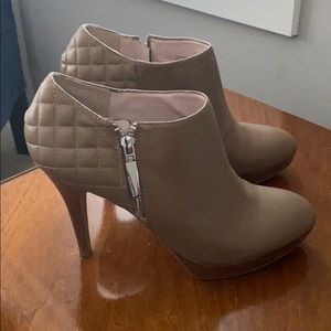 Vince Camino tan leather upper bootie size 9.5